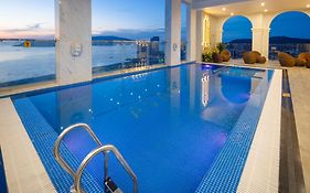Avari Hotel